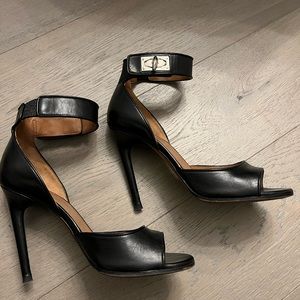 Givenchy black shark lock closure sandal size 37.5